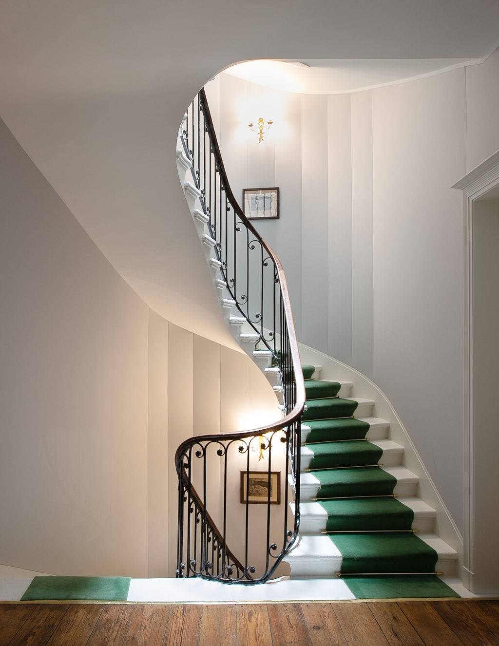 Escalier ancien main courante bois - Libourne (33)